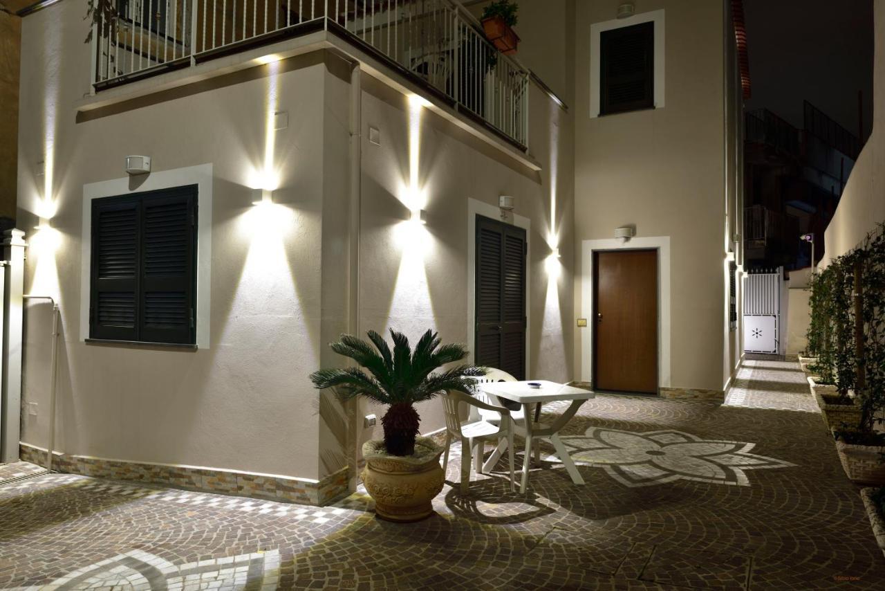 B&B Peonies Castellammare di Stabia Eksteriør billede